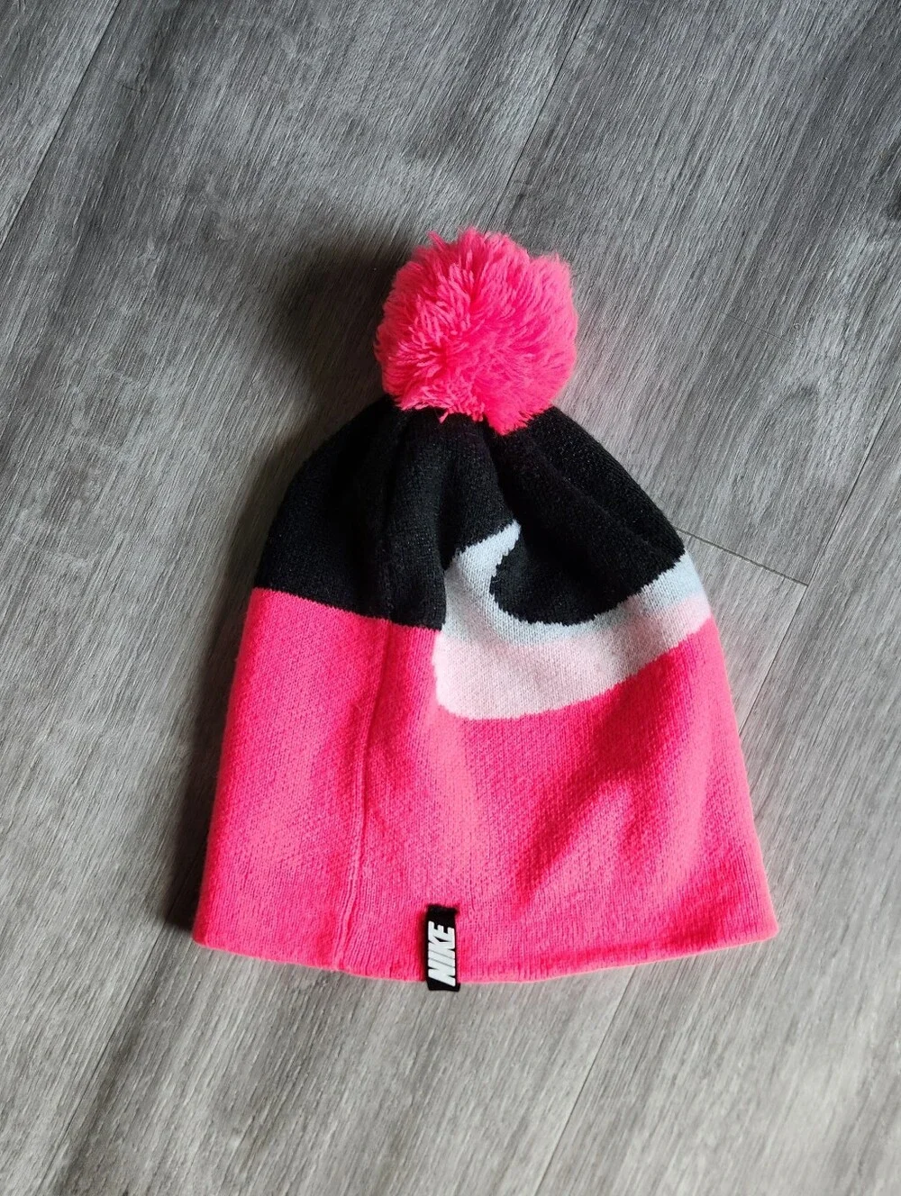 NiKE Youth Winter Hat Pink/black/white